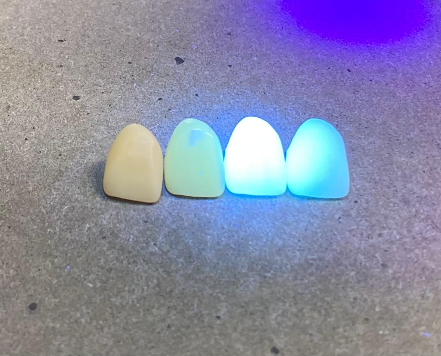 Dimostrazione della fluorescenza del materiale ENAMIC